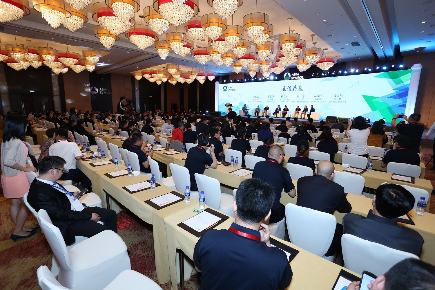400多人出席本次大會12.jpg