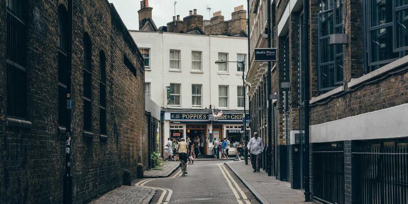 从废弃工厂到潮流心脏:成都东郊记忆如何用音乐与文创重塑城市便民生活